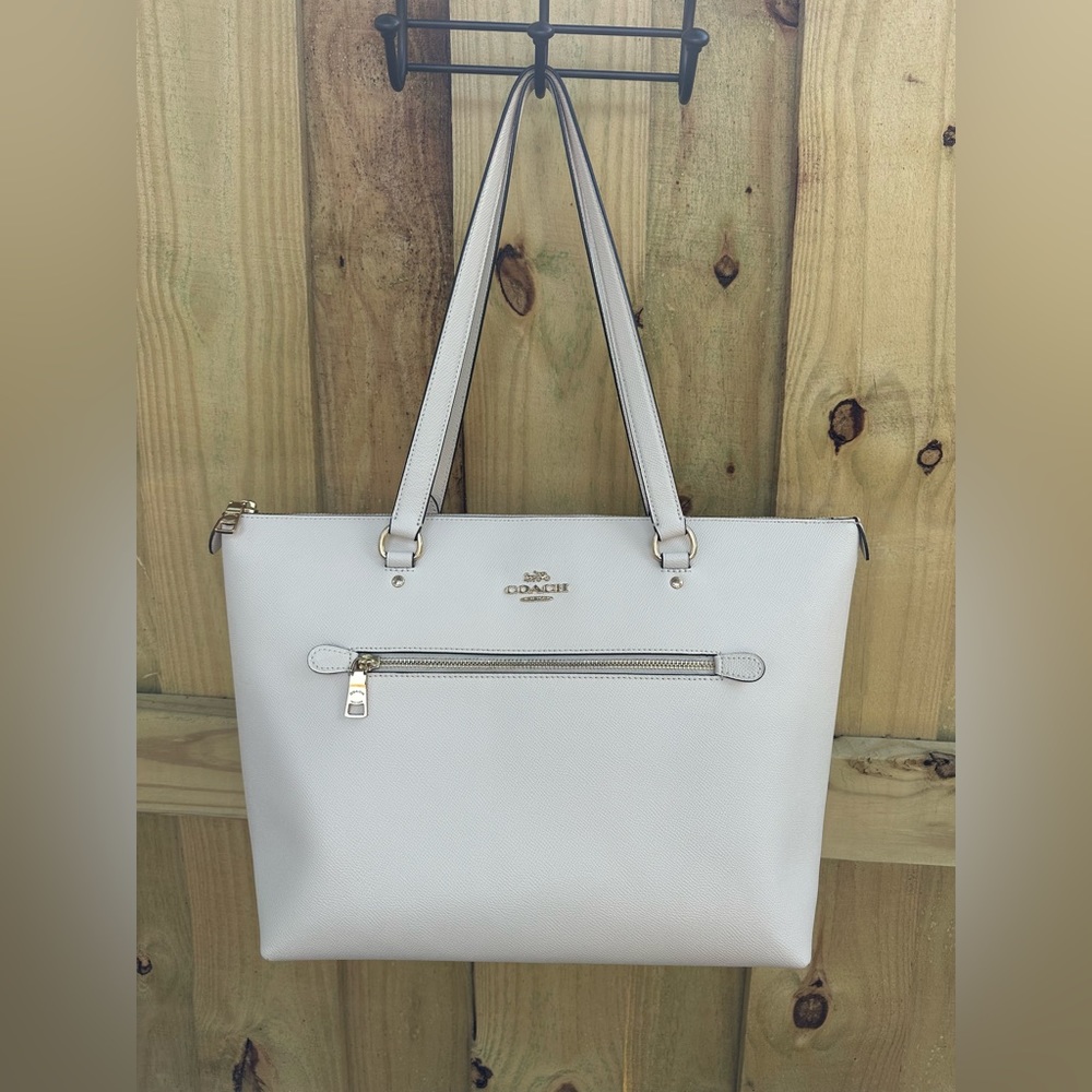 Coach Gallery Tote Chalk/Gold Used